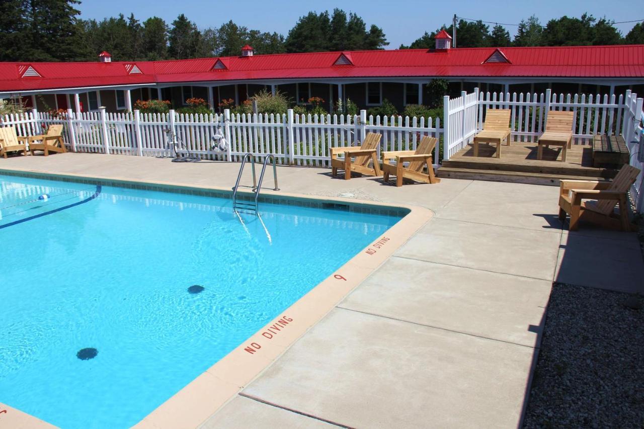 Mackinac Lake Trail Motel Mackinaw City Room photo